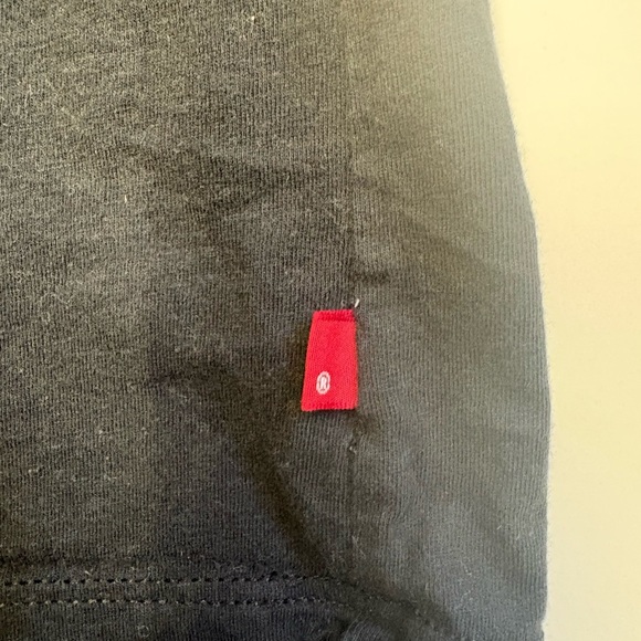 Levi's black and red classic short sleeve crewneck graphic tee women's size XS - Picture 6 of 10